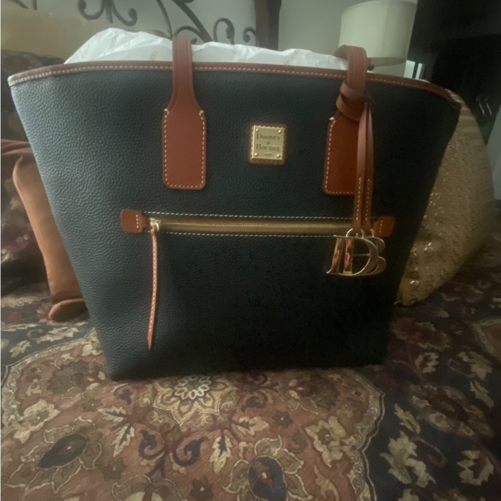 Dooney and Bourke Pebble leather shopper tote. Black. NWT - Picture 11 of 15